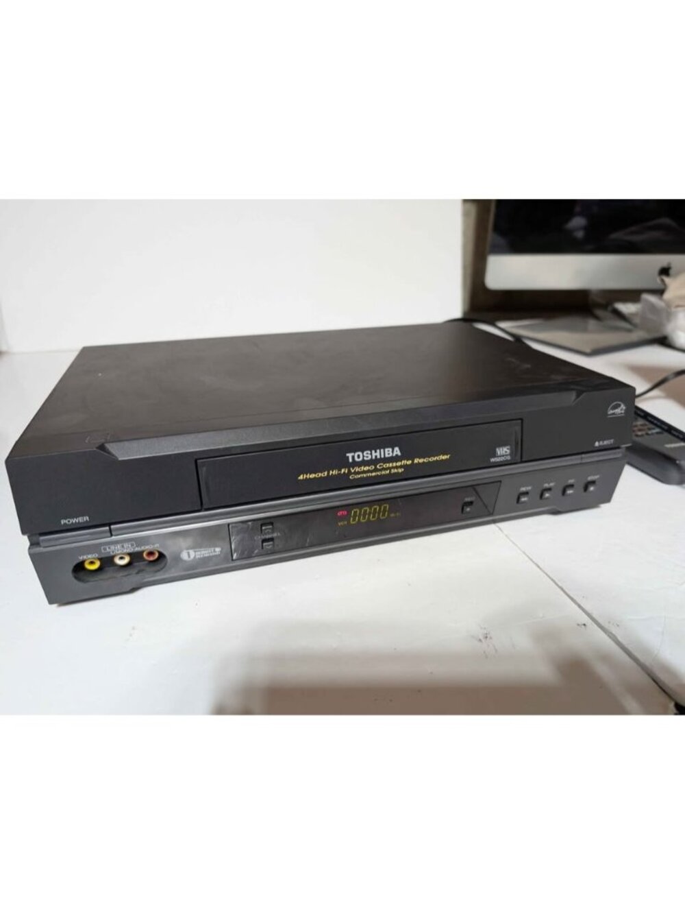 Toshiba VCR w Remote - W522 - 4 Head VCR
